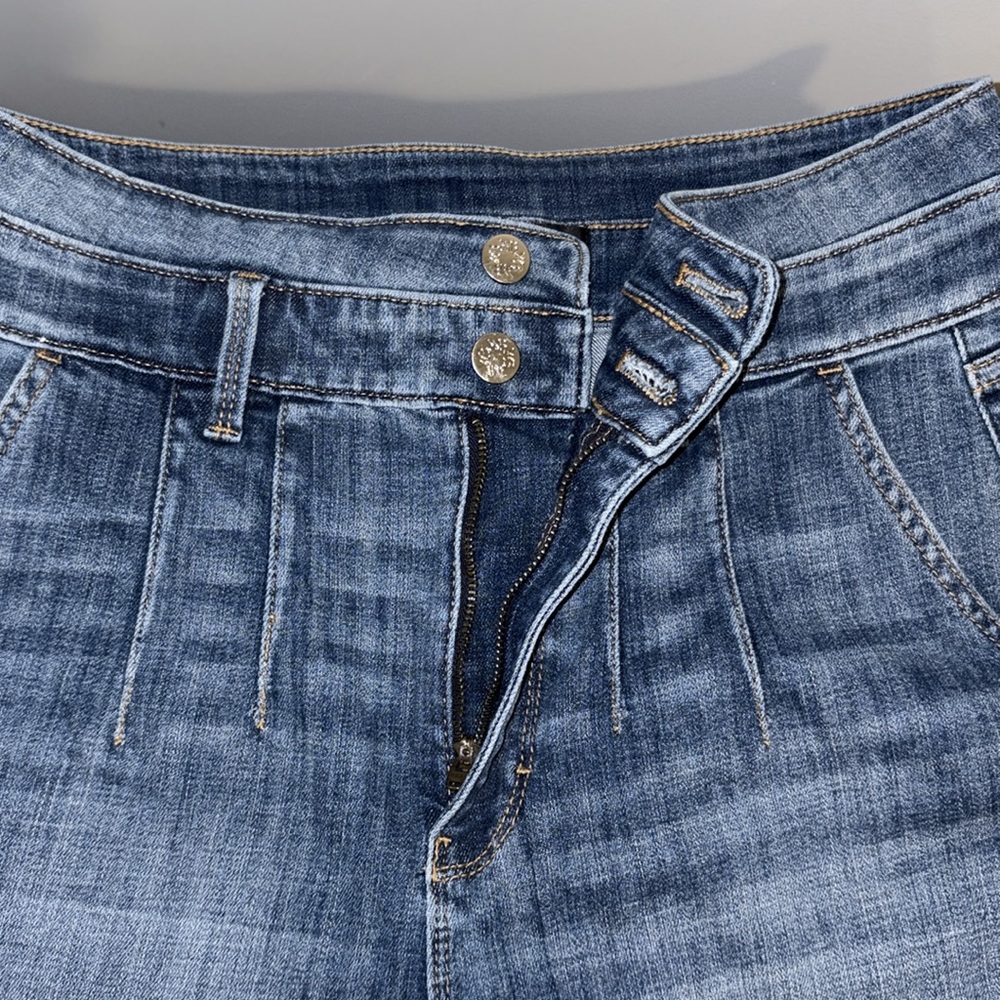 White House Black Market Denim Jean Shorts - Picture 3 of 12
